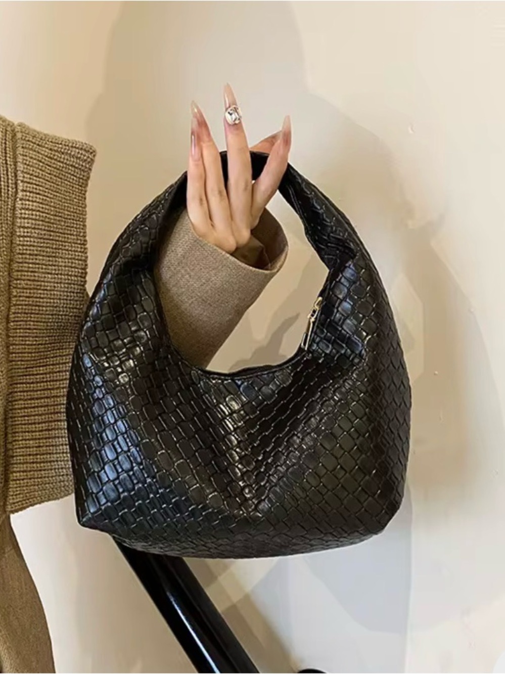 Black Woven Hobo Bag - Classic Women's Shoulder Handbag